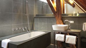 Badezimmer in einer Ferienwohnung in Dießen am Ammersee